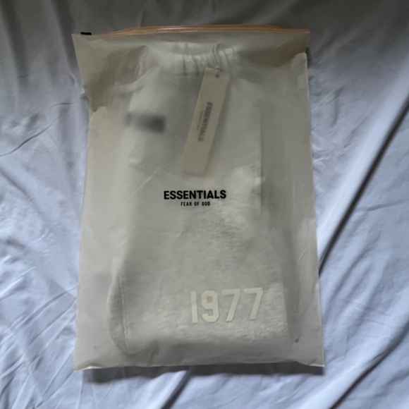 Fear of God Essentials Kids “Light Oatmeal” 1977 Relaxed Lounge Pants Size S - Picture 10 of 11